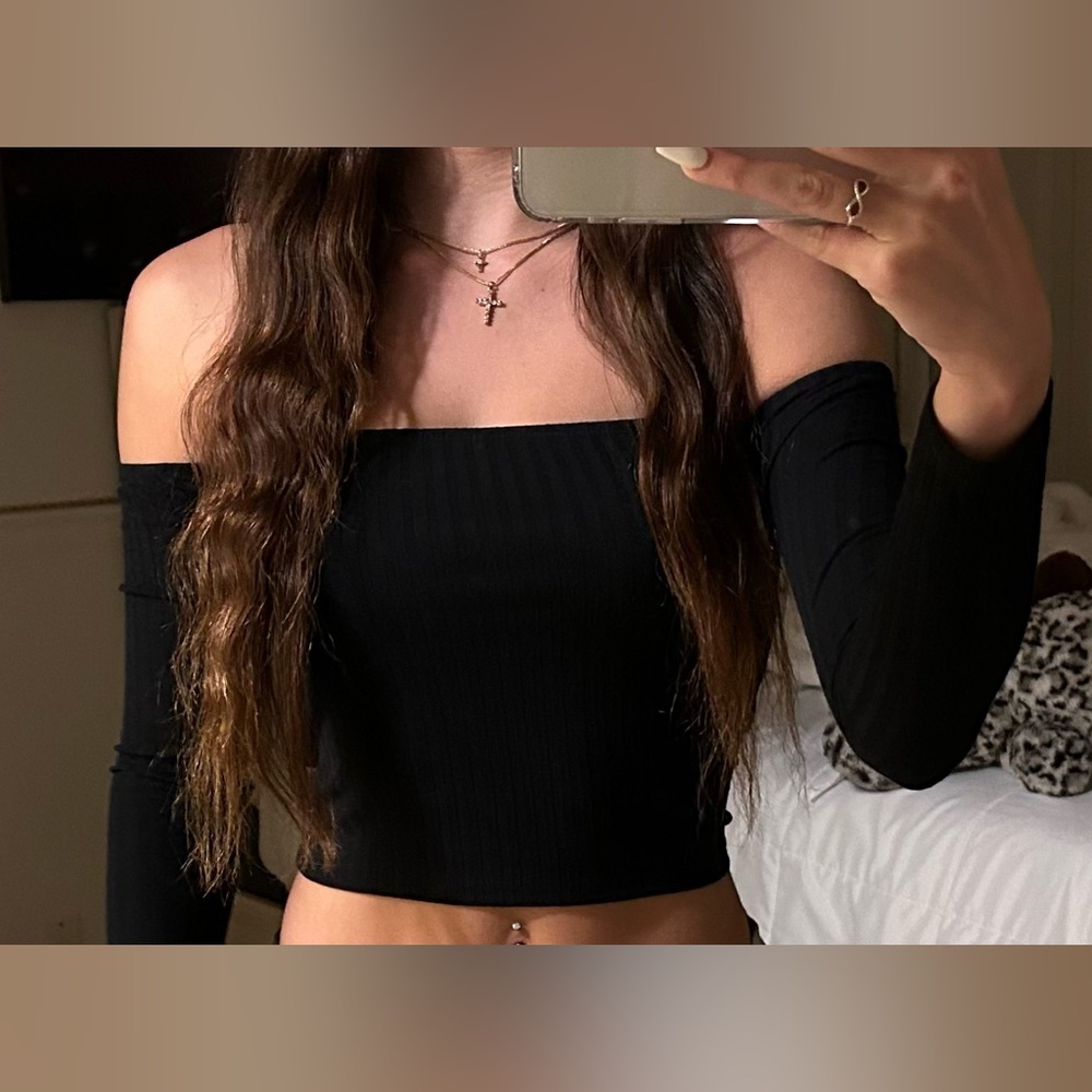 Kendall & Kylie black off the shoulder crop top